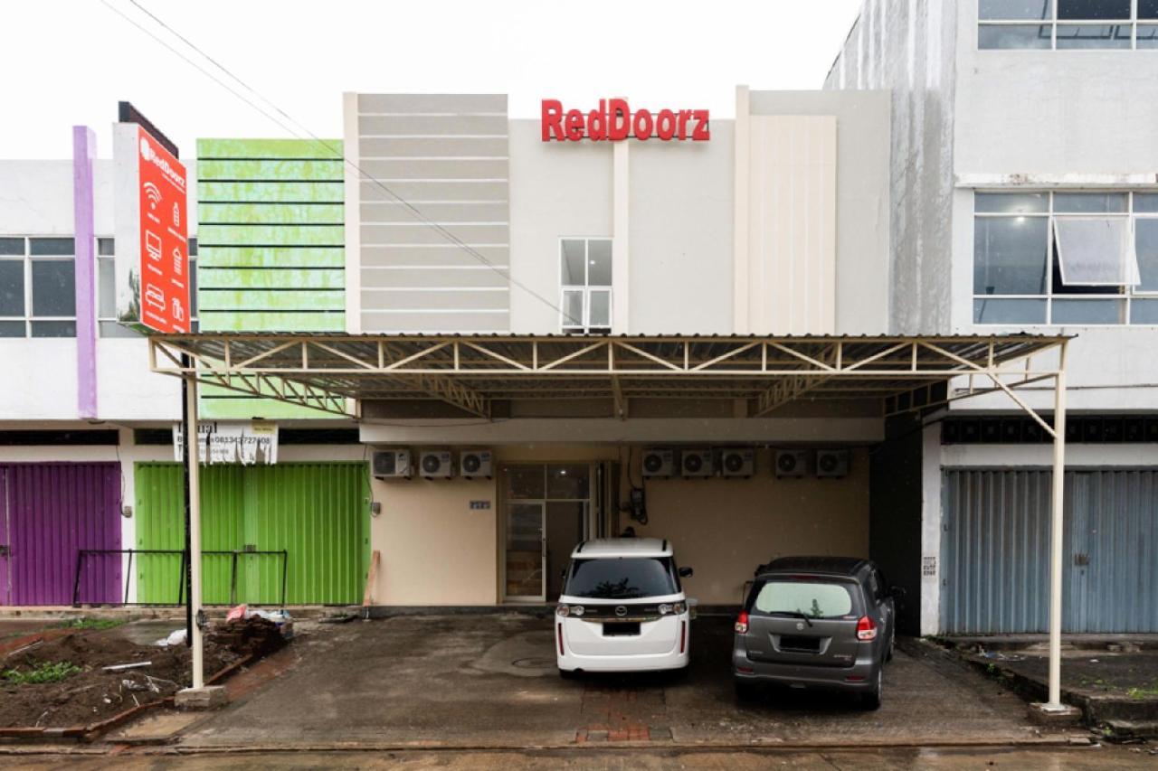 Reddoorz @ Graha Cemerlang Maros Makassar Exteriör bild