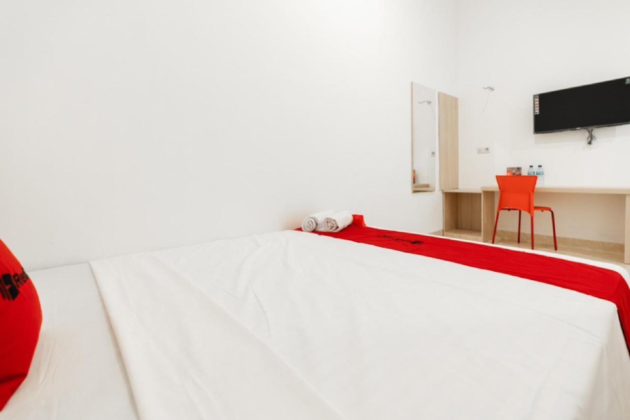 Reddoorz @ Graha Cemerlang Maros Makassar Exteriör bild