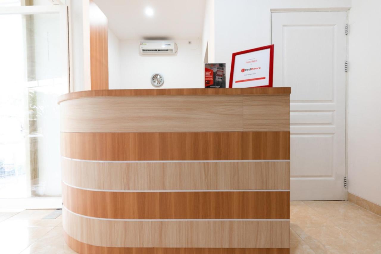 Reddoorz @ Graha Cemerlang Maros Makassar Exteriör bild