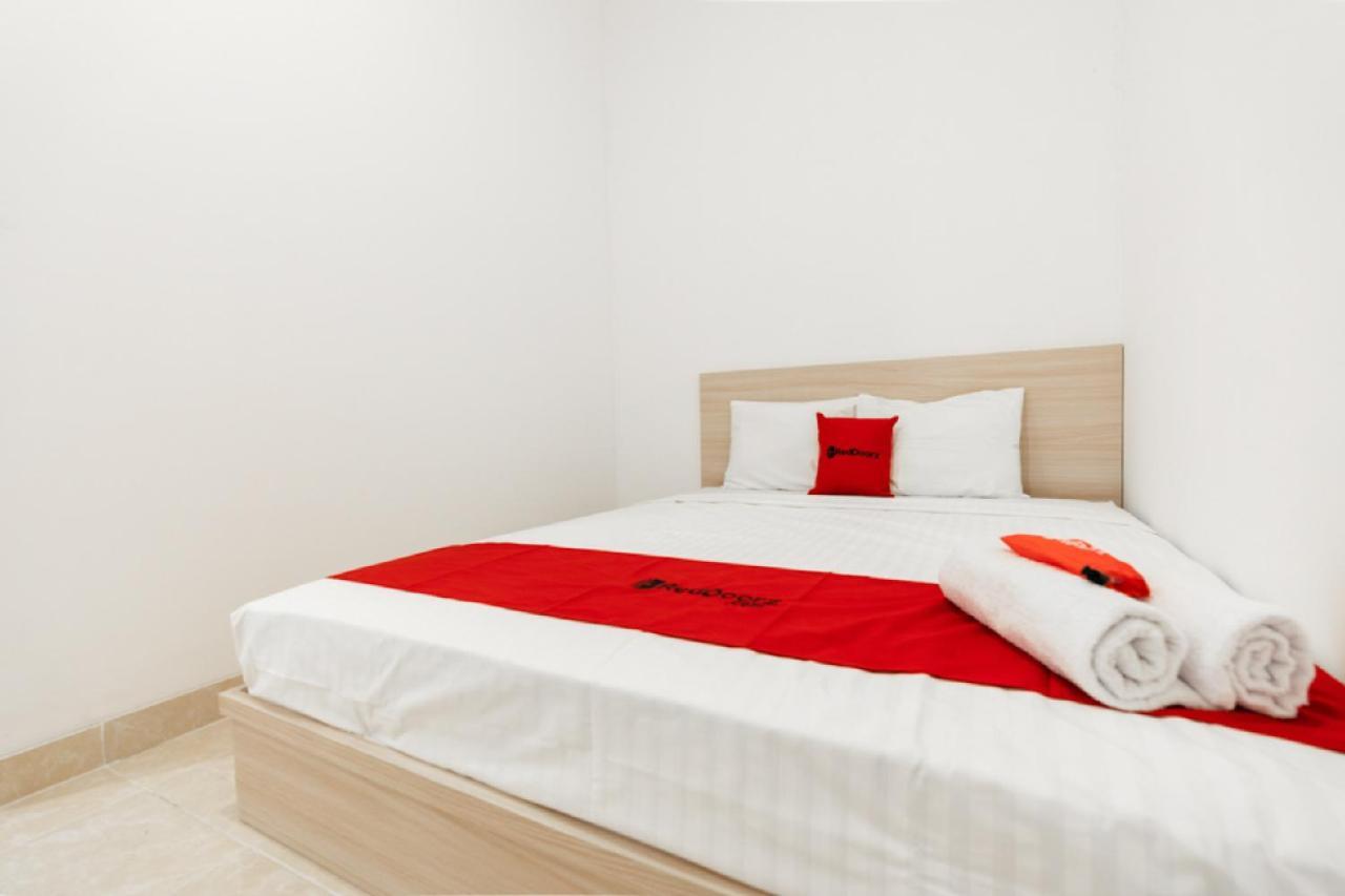 Reddoorz @ Graha Cemerlang Maros Makassar Exteriör bild