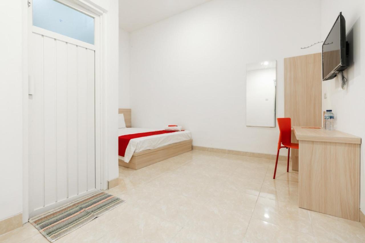 Reddoorz @ Graha Cemerlang Maros Makassar Exteriör bild