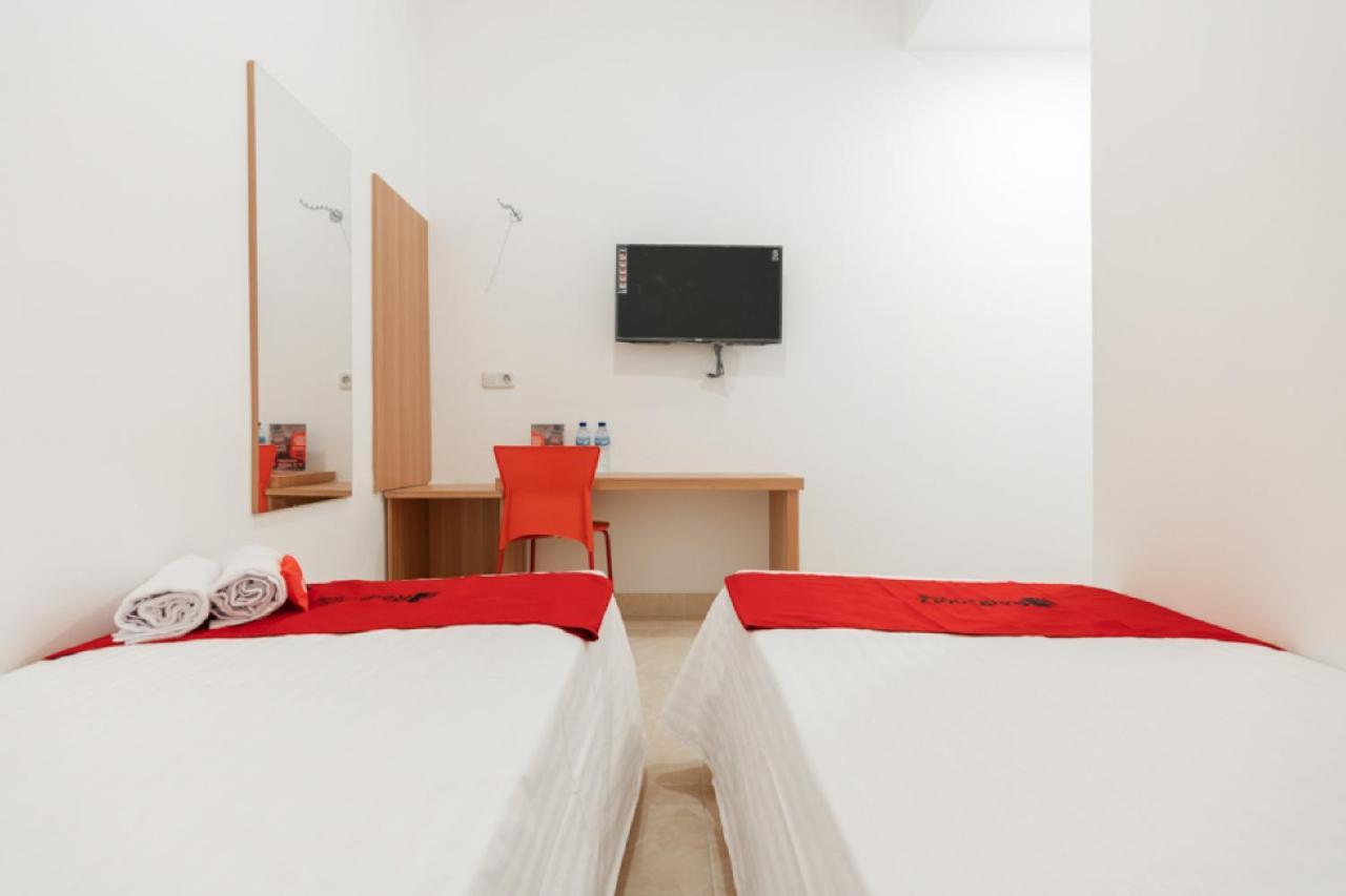 Reddoorz @ Graha Cemerlang Maros Makassar Exteriör bild
