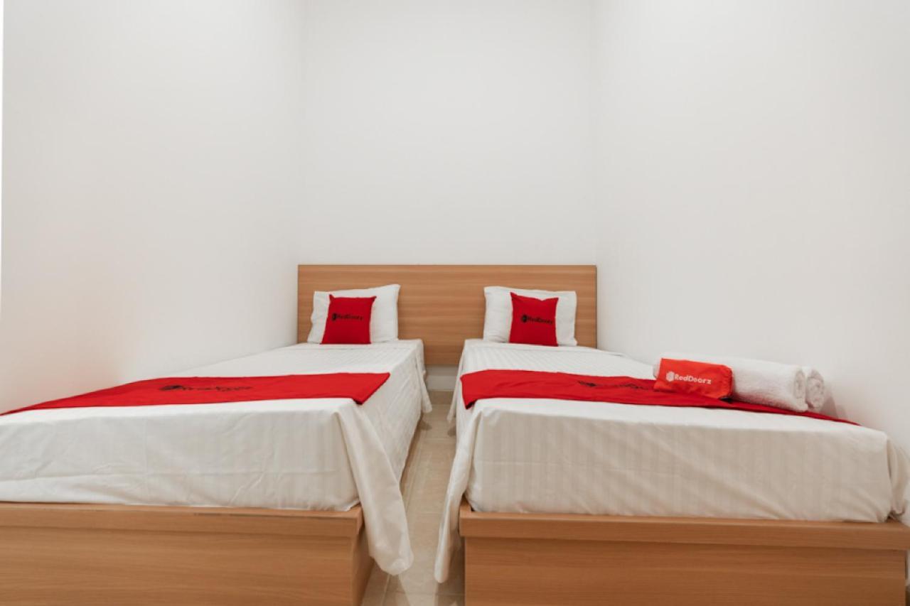 Reddoorz @ Graha Cemerlang Maros Makassar Exteriör bild